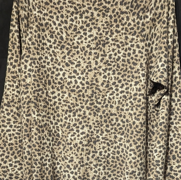 Torrid Blouse Womens 2X Animal Print Snap Up Neck Popover Leopard Cheetah size 3 - Picture 3 of 5